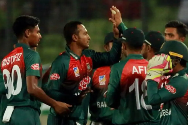 பிரபல கிரிக்கெட் வீரரின் குடும்பம் மருத்துவமனையில் அனுமதி - ரசிகர்கள் அதிர்ச்சி - தமிழ்நாடு