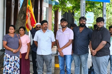சவூதி தூதரகத்தை முற்றுகையிட்ட அனோஜனின் குடும்பத்தினர்