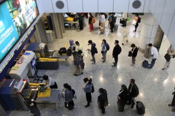 மலேசியாவில் நுழைய 10 இந்தியர்களுக்கு அனுமதி மறுப்பு - என்ன காரணம்?