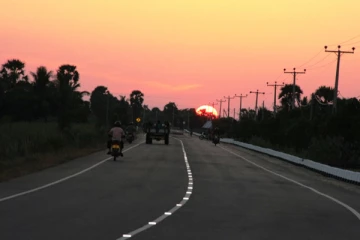 பூநகரி - பரந்தன் வீதி ஊடாக  பயணிப்போர் கவனத்திற்கு;  எச்சரிக்கையுடன் இருங்கள்