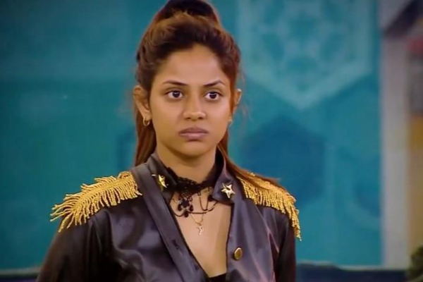 பாத் டப்பில் உட்கார்ந்தபடி படுமோசமான போஸ். நடிகை ஐஸ்வர்யா தத்தா புகைப்படம்.. | Aishwarya Dutta Latest Both Dub Photoshoot