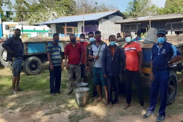 மட்டக்களப்பு மரப்பாலம் ஆற்றில் சட்டவிரோத மணல் அகழ்வில் ஈடுபட்ட 4 பேர் கைது