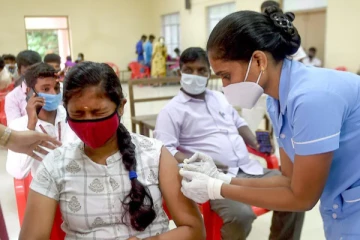 தமிழகத்தில் 3-வது மெகா தடுப்பூசி முகாம் தொடங்கியது- மக்கள் தடுப்பூசி போட ஆர்வம்