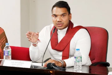 அரசியல்வாதிகள் தொடர்பில் தமிழ் மக்களை எச்சரிக்கும் நாமல்