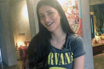 ஸ்ருதி ஹாசனின் 15 கோடி ரூபாய் அப்பார்ட்மெண்ட்!! வைரலாகும் புகைப்படங்கள்..