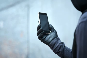 அச்சுவேலியில் நூதனமான முறையில் தொலைபேசி திருட்டு