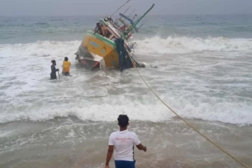 கடலில் தெய்வாதீனமாக தப்பிய மட்டக்களப்பு மீனவர்கள்