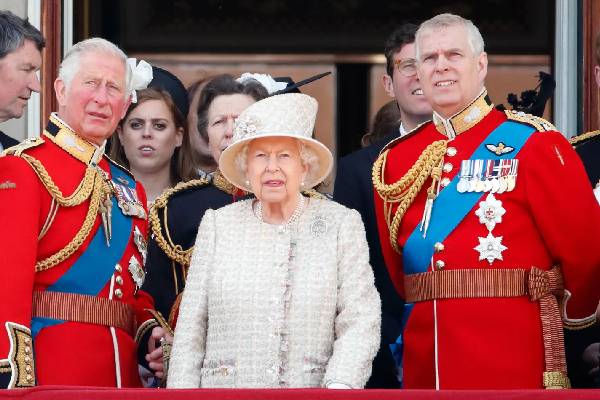 ஆண்ட்ரூ அரண்மனையில் இருந்து வெளியேற்றப்பட... மன்னருடன் நெருங்கும் இளவரசர் ஹரி | Prince Harry Backs King Decision