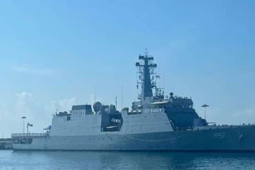 ඉන්දියානු යුද නැවක් කොළඹ වරායට