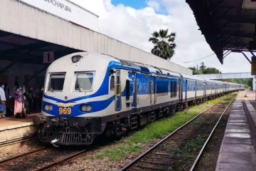 யாழ் ரயில் மோதி பொலிஸ் உத்தியோகத்தர் காயம்