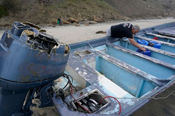அமெரிக்காவில் படகு கவிழ்ந்து 8 பேர் பலி | 8 Killed In Us Boat Capsize