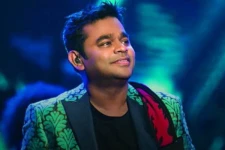 இந்த புகைப்படத்தில் இருக்கும் முன்னணி பிரபலம் யார் தெரியுமா! இந்திய திரையுலகிற்கு பெருமை சேர்த்த நபர்.