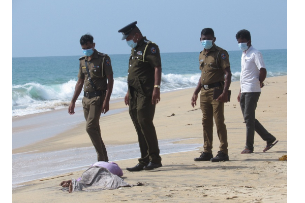 களுதாவளை கடற்கரையில் மீட்கப்பட்ட ஆணின் சடலம்! | Body Of Man Recovered From Kalutara Beach களுதாவளை கடற்கரையில் மீட்கப்பட்ட ஆணின் சடலம்! | Body Of Man Recovered From Kalutara Beach