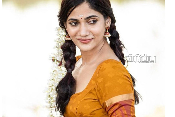 இதுவரை இல்லாத ஆடையில் போஸ்!! வாய்ப்பிளக்க வைத்த லாஸ்லியாவின் ஷாக்கிங் புகைப்படம்.. | Losliya Latest Dubai Hot Photoshoot Post Viral