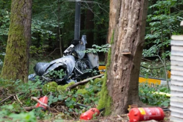 ஜேர்மனி வனப்பகுதியில் வெடித்துச் சிதறிய ஹெலிகாப்டர்: 3 பேர் உடல் சிதறி பலி!