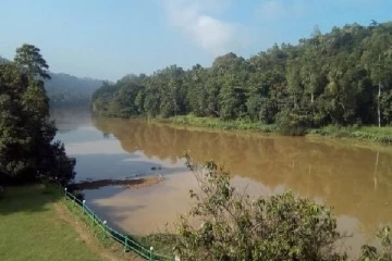 மகாவலி கரையை சேதப்படுத்தி ஆற்றின் திசையை மாற்ற அனுமதித்தது யார்?