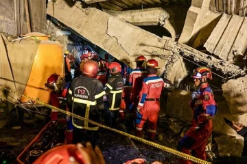 இடிந்து விழுந்த பாடசாலை கட்டிடம் ; 61 ஆக உயர்ந்தது பலி எண்ணிக்கை