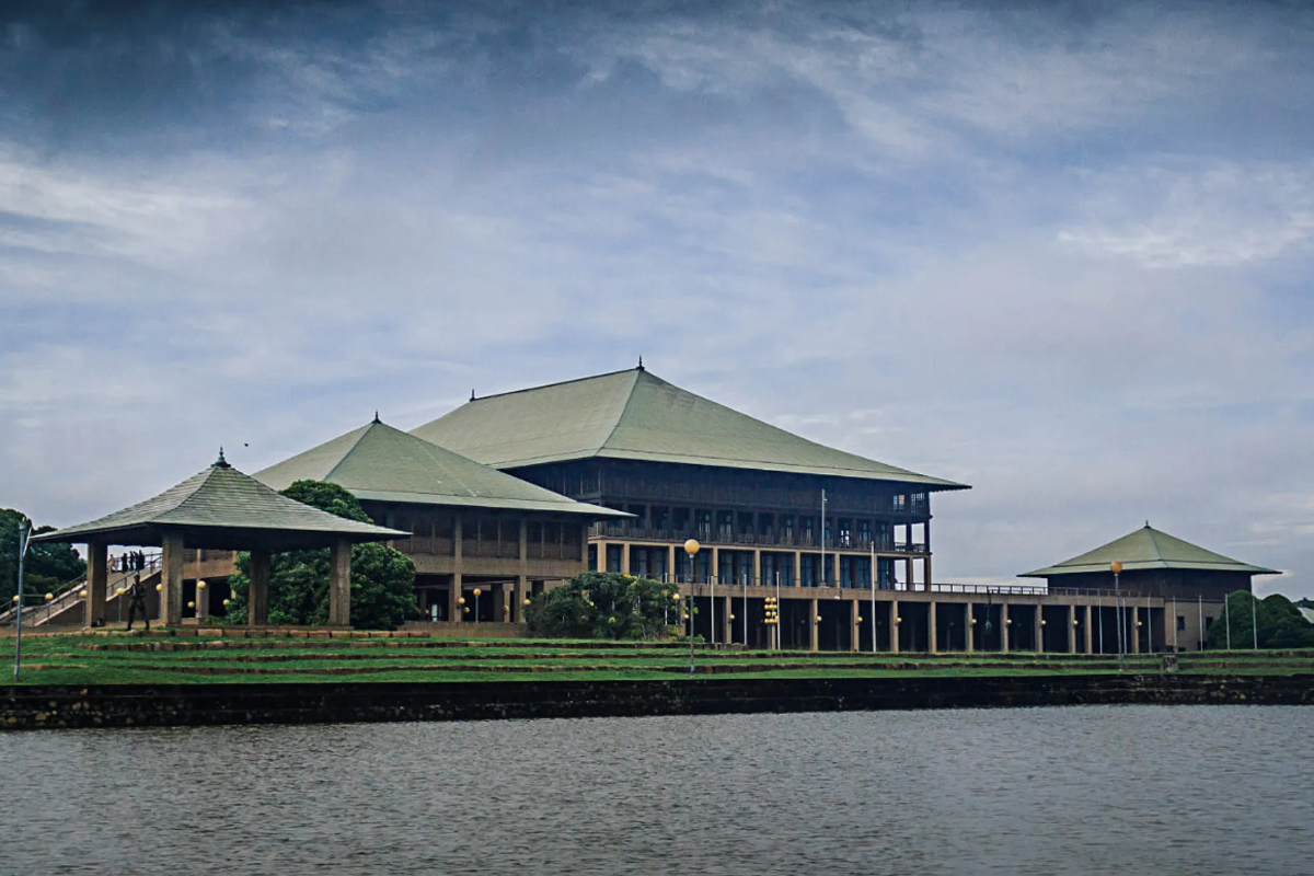 எரிபொருள் நெருக்கடி ; நாளை நாடாளுமன்றத்திற்கும் விடுமுறை | Lanka Fuel Crisis Parliament Not Convene Wednesday