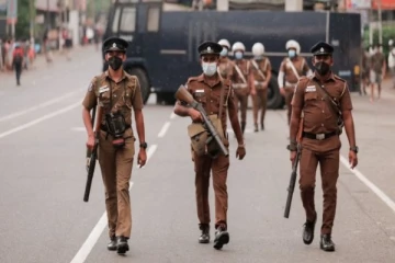 முகப்புத்தகம் ஊடாக ஒன்றுகூடல் - ஒரேநாளில் கைதான 12 இளைஞர்கள்!