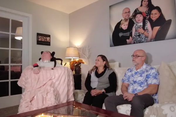 මොළයේ 90%ක් නැති තරුණියක් 20 වැනි උපන්දිනය සමරයි | Young Woman Missing 90 Of Brain Turns 20