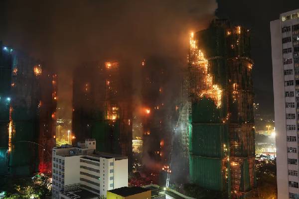 ஹொங்ஹொங்கை உலுக்கிய கோர தீ விபத்தில் 40 கடந்த பலி எண்ணிக்கை... மூவர் கைது | Hong Kong Fire 44 Dead