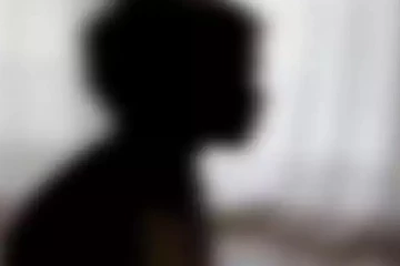 சலூனில் முடியை சிறியதாக வெட்டியதால் ஆத்திரம் - 16வது மாடியிலிருந்து குதித்த சிறுவன்