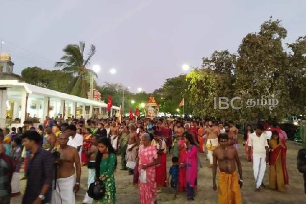 சந்நிதியானுக்கு இன்று (16) கொடியேற்றம் (படங்கள்) | Tondaimanar Selvachannidhi Temple Began Today