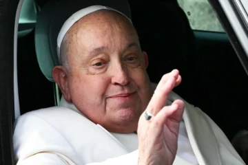 தீவிர சிகிச்சையில் போப் பிரான்சிஸ்; தேவாலயங்களில் பிரார்த்தனை