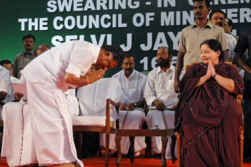 ஜெயலலிதா மரணம் : விசாரணை  வளையத்தில் முதன் முறையாக ஆஜராகிறார் ஓபிஎஸ்