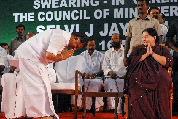 ஜெயலலிதா மரணம் : விசாரணை  வளையத்தில் முதன் முறையாக ஆஜராகிறார் ஓபிஎஸ் - தமிழ்நாடு