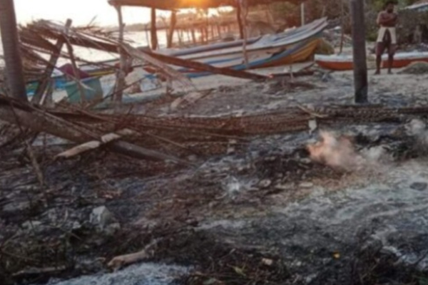 யாழ் மீனவர்களின் வாடிக்கு தீ வைத்த விஷமிகள் | Poisoners Set Fire To The Wadi Of Jaffa Fishermen