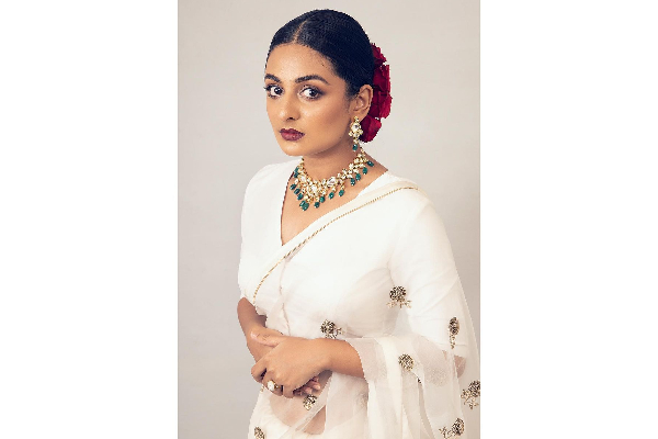 பாபநாசம் படத்தில் கமலுக்கு மகளாக நடித்த நடிகையா இது! போட்டோஷூட்டில் கலக்கும் எஸ்தர் அனில் | Esther Anil Latest Photoshoot