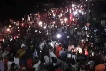 பொத்துவில் - பொலிகண்டி பேரணியில் பங்கேற்ற இளைஞர் ஒருவர் பருத்தித்துறையில் கைது! - பொலிஸ் நிலையம் முன் தாயார் கதறல்