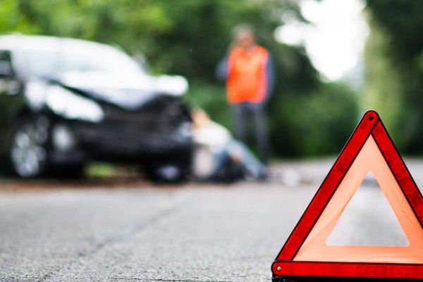 விபத்தில் சிக்கிய கார்; இரண்டு சிறுவர்கள் உட்பட ஐவரின் நிலை | A Car Involved In An Accident