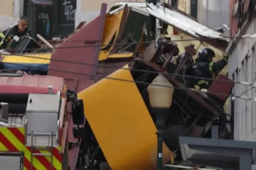 போர்த்துக்கல்லில் ரயில் கேபிள் கார் தடம் புரண்டு 15 பேர் பலி