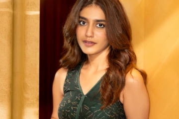 நடிகை பிரியா வாரியர் அழகிய போட்டோஷூட்