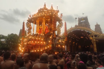 நல்லூர் கந்தனின் கைலாச வாகன உற்சவம் ; கண்டு களித்த பக்தர்கள் கூட்டம்