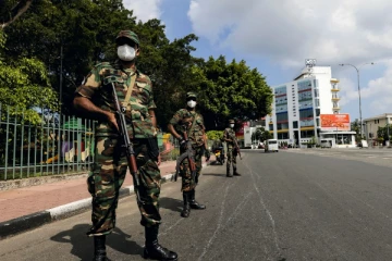 ஜனாதிபதி மாளிகையை சுற்றி நிர்மாணிக்கப்படும் இரும்பு வேலிகள் :பாதுகாப்பு கடமைகளில் 10 ஆயிரத்திற்கும் மேற்பட்ட படையினர்