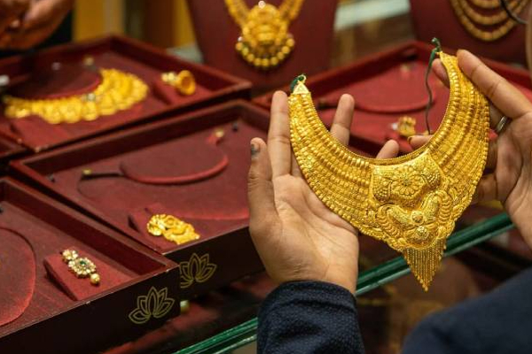இலங்கையில் தங்கத்தின் விலை தொடர்பில் வெளியான தகவல் | Change In The Price Of Gold Again In Sri Lanka