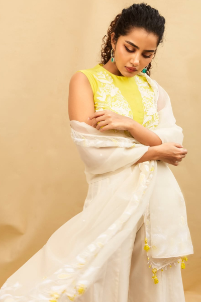 கண்கவர் அழகில் அனுபமா பரமேஸ்வரன்.. லேட்டஸ்ட் போட்டோஷூட் .. | Actress Anupama Parameswaran Latest Photoshoot