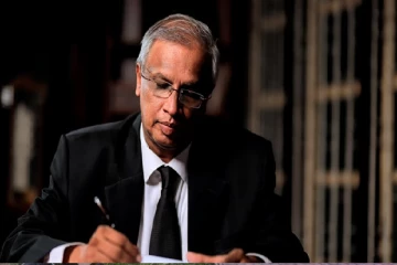 தனது ஓய்வு வயதை அறிவித்தார் சுமந்திரன்