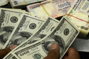 டொலருக்கு நிகரான ரூபாவின் பெறுமதி சிறிதளவு வீழ்ச்சி