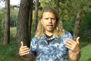 550 குழந்தைகளுக்கு ஒரே தகப்பன் - விந்தணு டோனரின் மோசடி ; அதிர்ச்சில் பெற்றோர்.