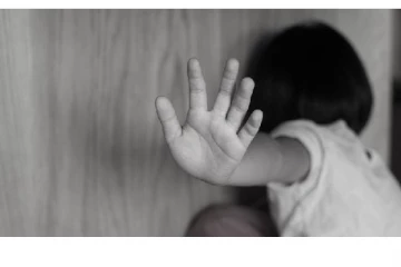 1-ம் வகுப்பு சிறுமிக்கு பாலியல் வன்கொடுமை -பள்ளியில் ஆசிரியர் செய்த கொடூரம் - பகீர் பின்னணி!