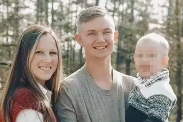 தன் வகுப்பில் படித்த மாணவரை திருமணம் செய்த டீச்சர் - பரபரப்பை ஏற்படுத்திய சம்பவம்