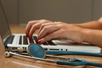 சுவிட்சர்லாந்துக்கு பல்லாயிரக்கணக்கான பணியாளர்கள் தேவை: புலம்பெயர்ந்தோருக்கும் வாய்ப்பளிக்க பரிந்துரை