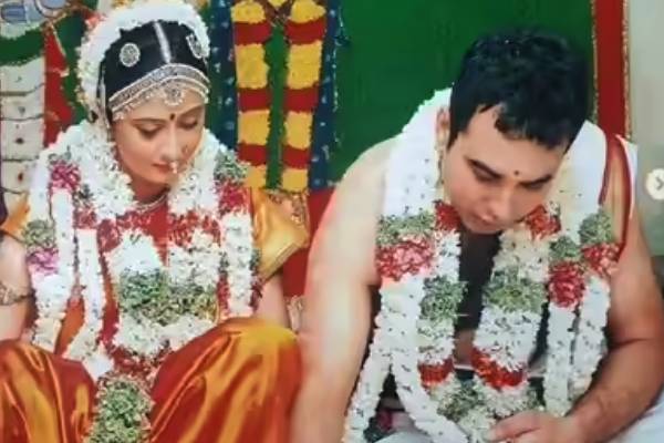 கனிகா திருமணத்தில் எப்படி இருக்காரு பாருங்க