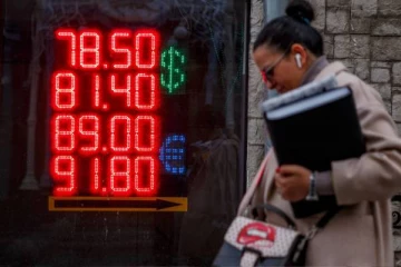 சோவியத் யூனியன் பிரிவுக்கு பிறகு...மேற்கத்திய நாடுகளின் தடைகளால் திணறும் ரஷ்ய மக்கள்!