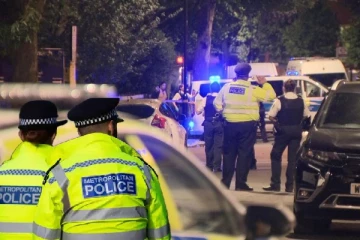 லண்டனில் 15 வயது சிறுவன் மீது துப்பாக்கி சூடு: 6 பேர் கைது