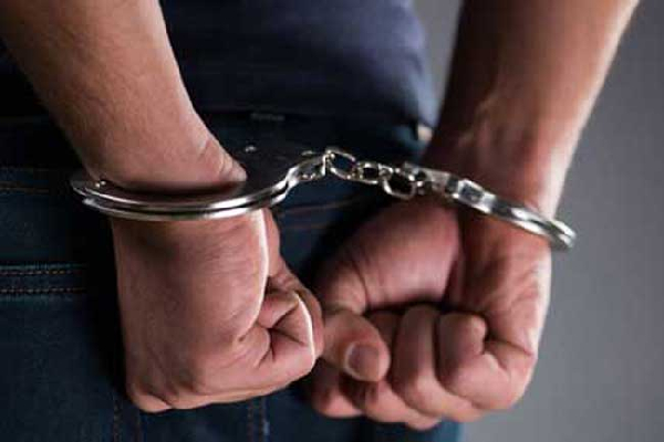 யாழ்ப்பாணத்தில் அதிரடியாக கைது செய்யப்பட்ட நால்வர் | Four Arrested In Jaffna யாழ்ப்பாணத்தில் அதிரடியாக கைது செய்யப்பட்ட நால்வர் | Four Arrested In Jaffna